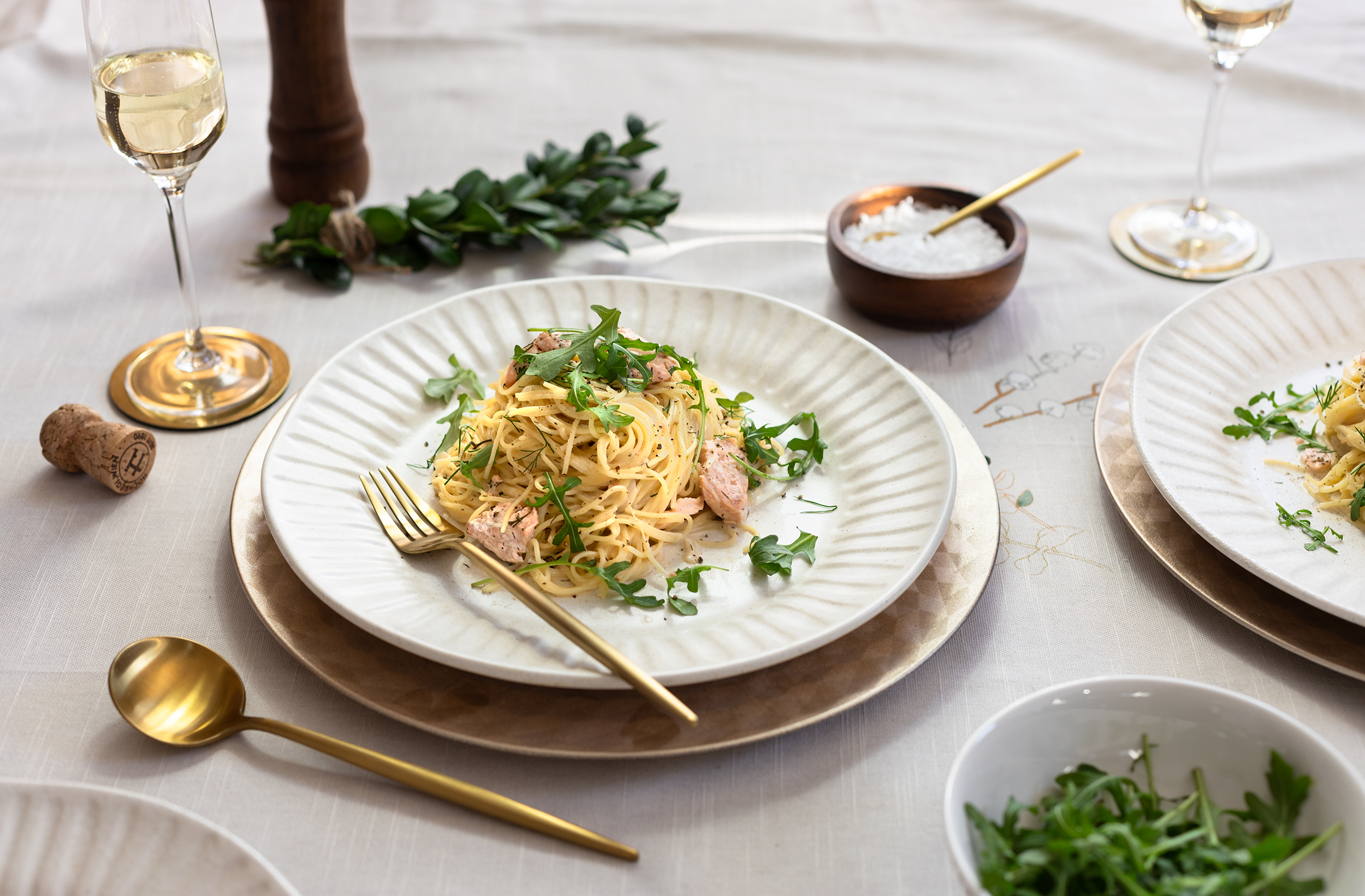 Pasta mit Lachs-Champagner-Sauce und Rucola