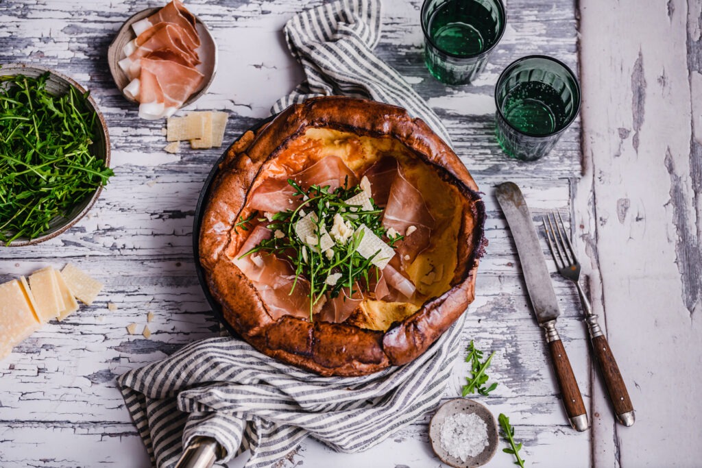 Dutch Baby mit Parmesan und Rohschinken - Cookinesi